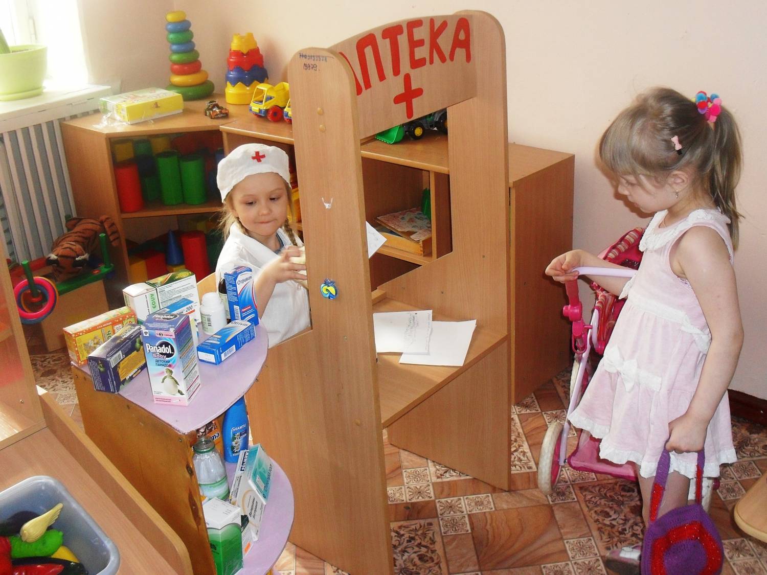 Свободная самостоятельная активность, развиваемая в сюжетно-ролевой игре